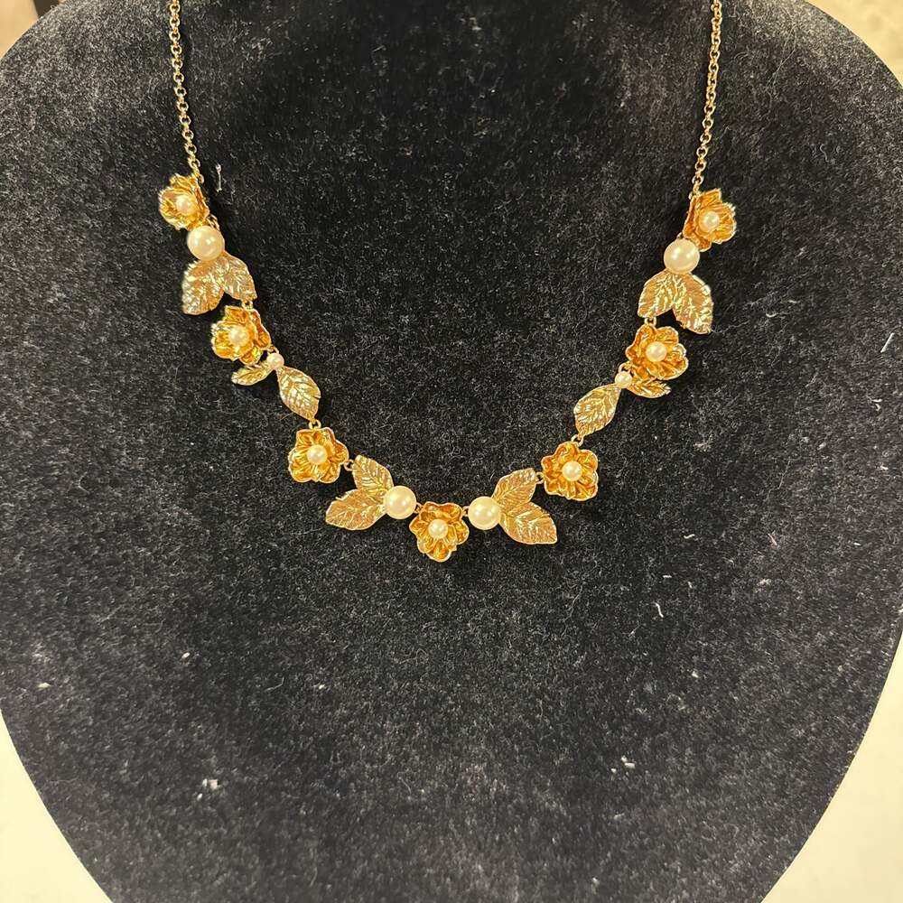 Kate Spade New York Lavish Blooms Pendant Necklace Floral / Pearl Gold